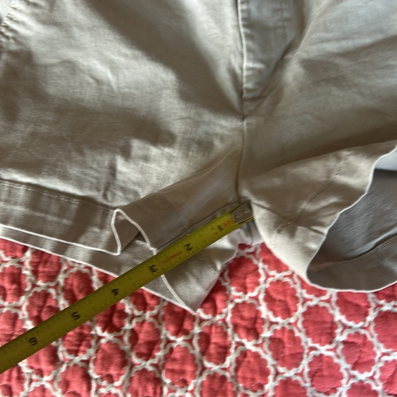 Khakis by Gap. City 3” shorts - Picture 4 of 5